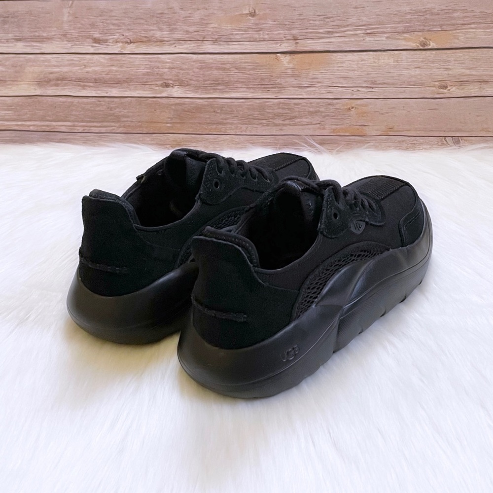 UGG Women’s LA Cloud Low Sneakers In Black - Picture 5 of 8